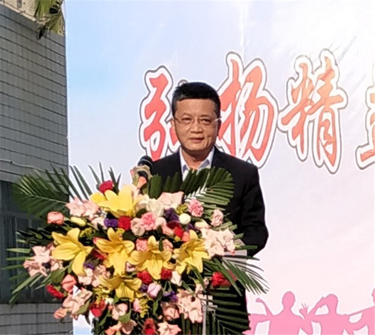 圖為梁軍同志作動(dòng)員講話(huà)。